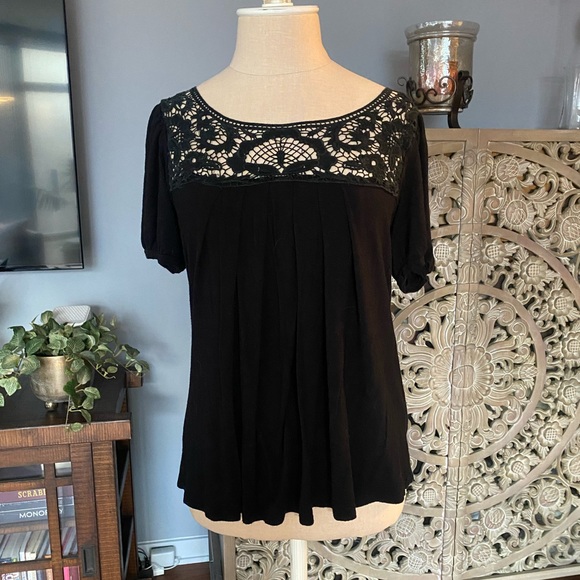 [Forever 21] Black Crocheted Top - Picture 1 of 5